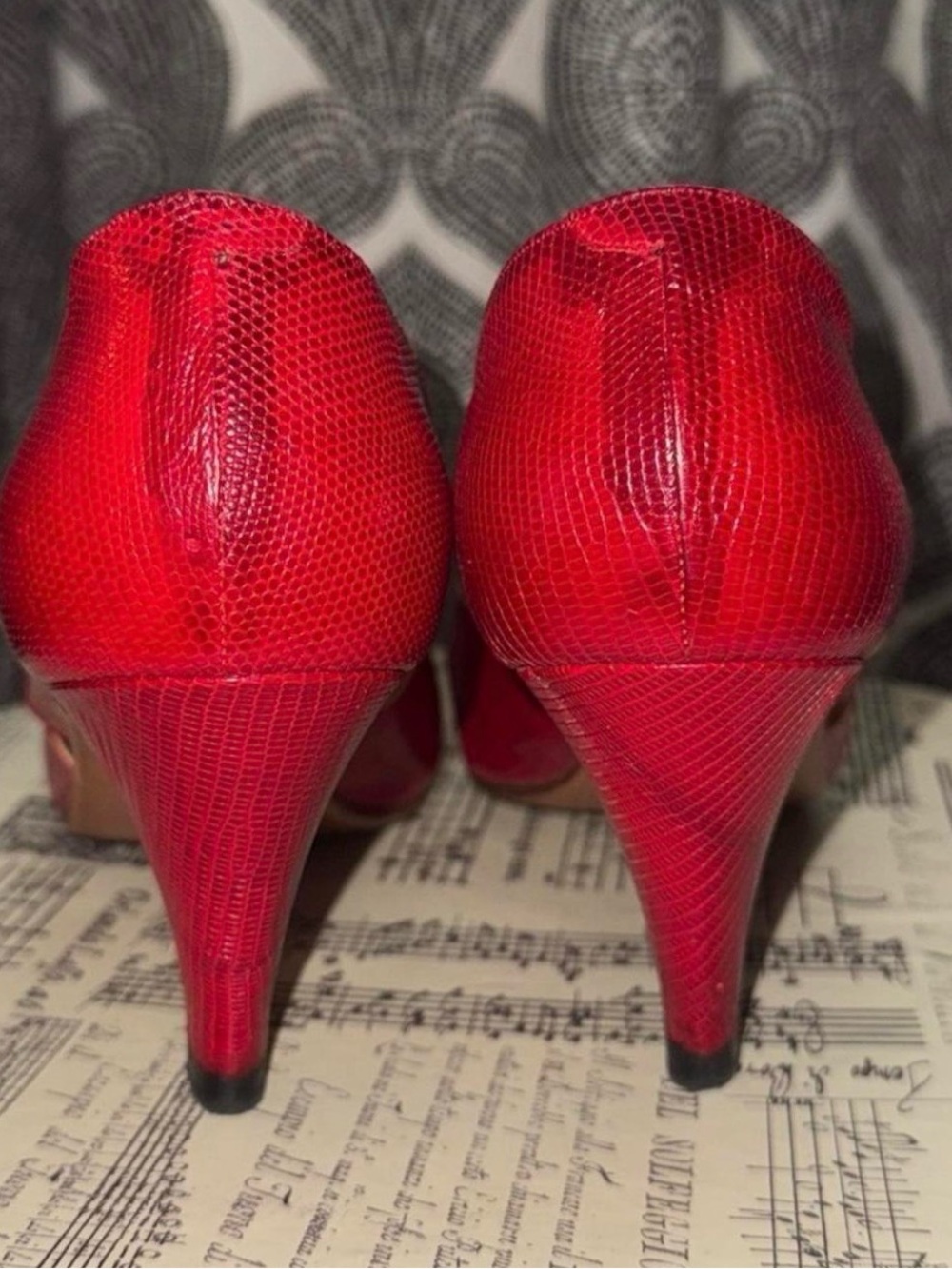 Bottega Veneta Vintage Red Lizard Print Cutout Peep Toe Heels SZ 7.5 - Picture 6 of 8